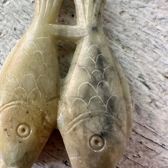 Vintage Carved Celadon Green Jade Pisces Zodiac Pair Fish Necklace - Picture 5 of 5